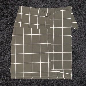 Grid Print Mini Skirt -NWOT✨